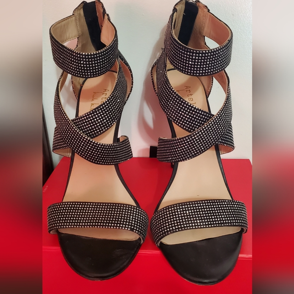 Open toe pumps.